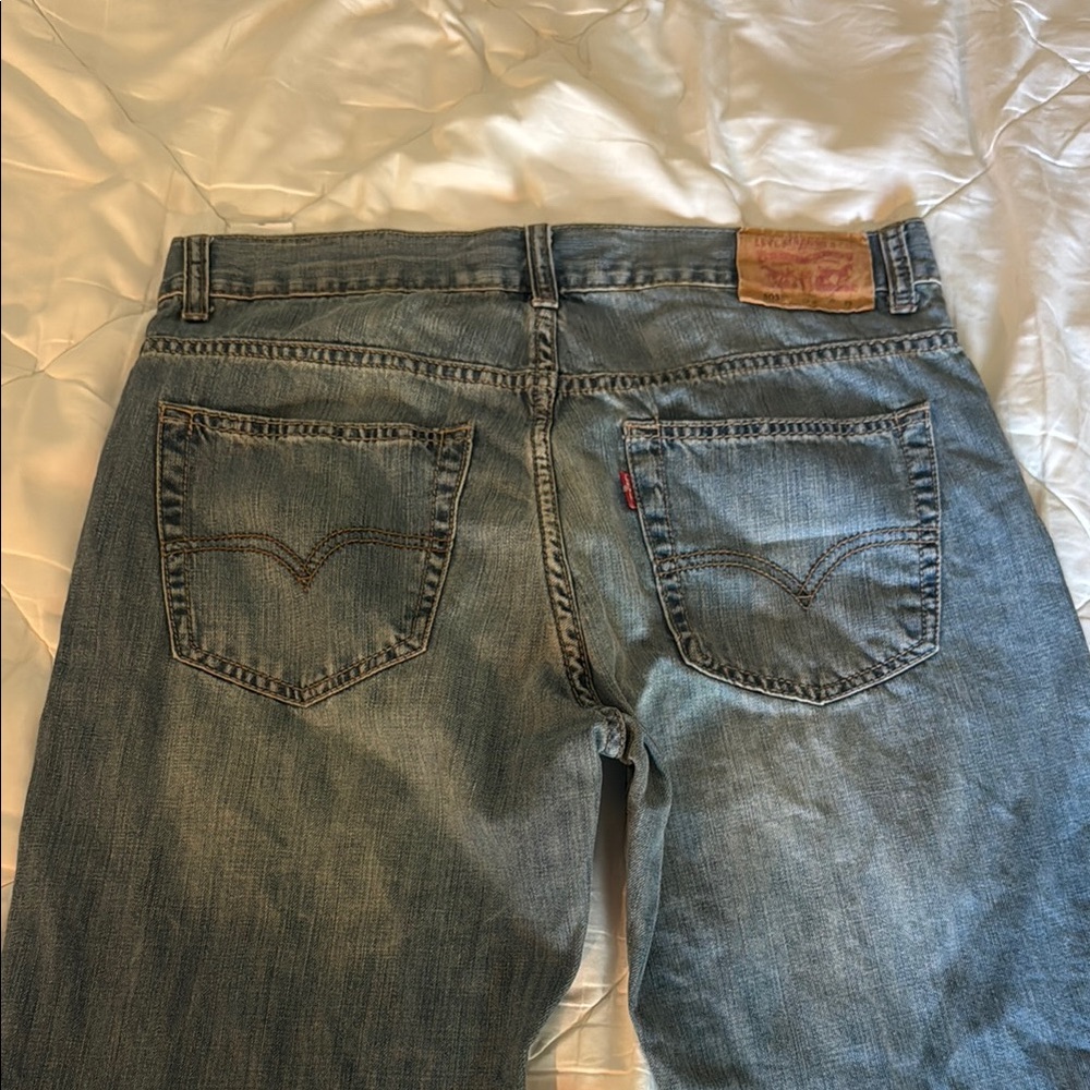 Levi's Classic Blue Jeans with Leather Patch